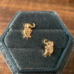 vintage designer solid yellow gold elephant circus stud earrings